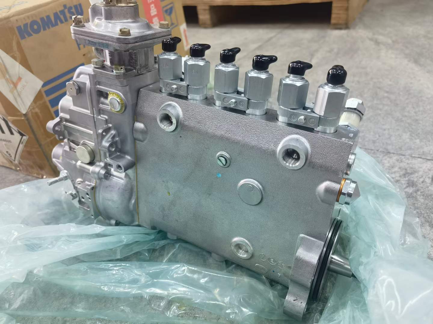 Fuel Injection Pump Assembly 6738-71-1520 (101609-3760) for Komatsu PC200-6 with 6D102 Engine