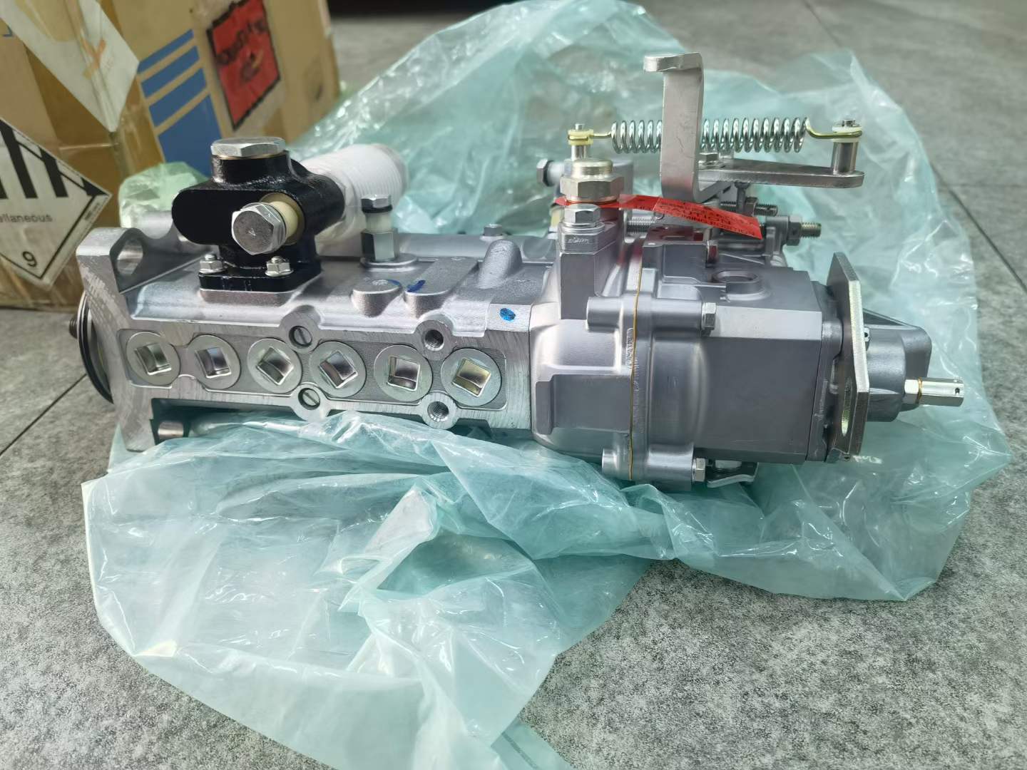 Fuel Injection Pump Assembly 6738-71-1520 (101609-3760) for Komatsu PC200-6 with 6D102 Engine