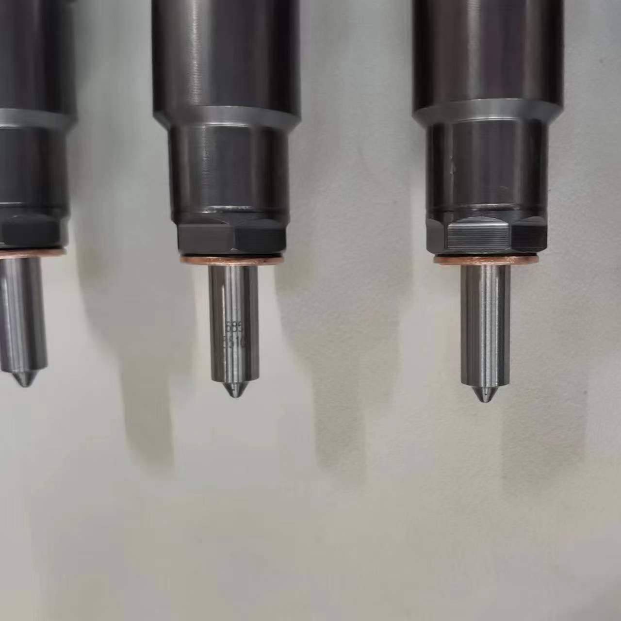 适用于小松PC200-8（6D107）的燃油喷射器6754-11-3011，博世零件号：0445120231