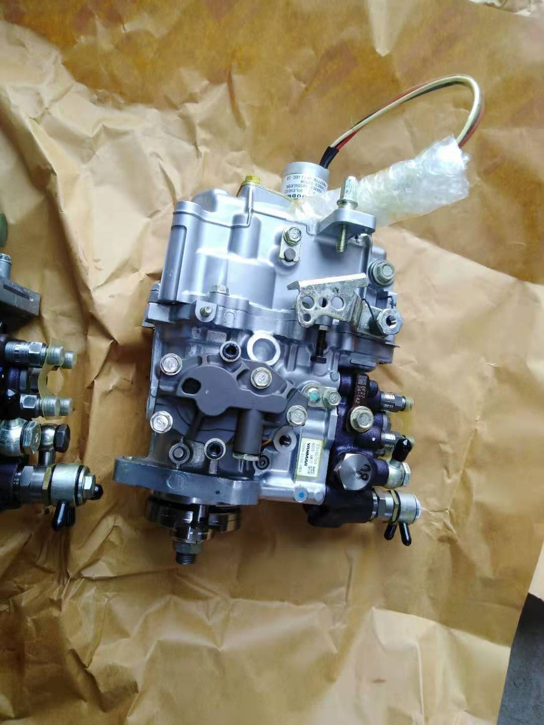 适用于小松PC55、洋马4D88E发动机的燃油喷射泵总成729647-51310