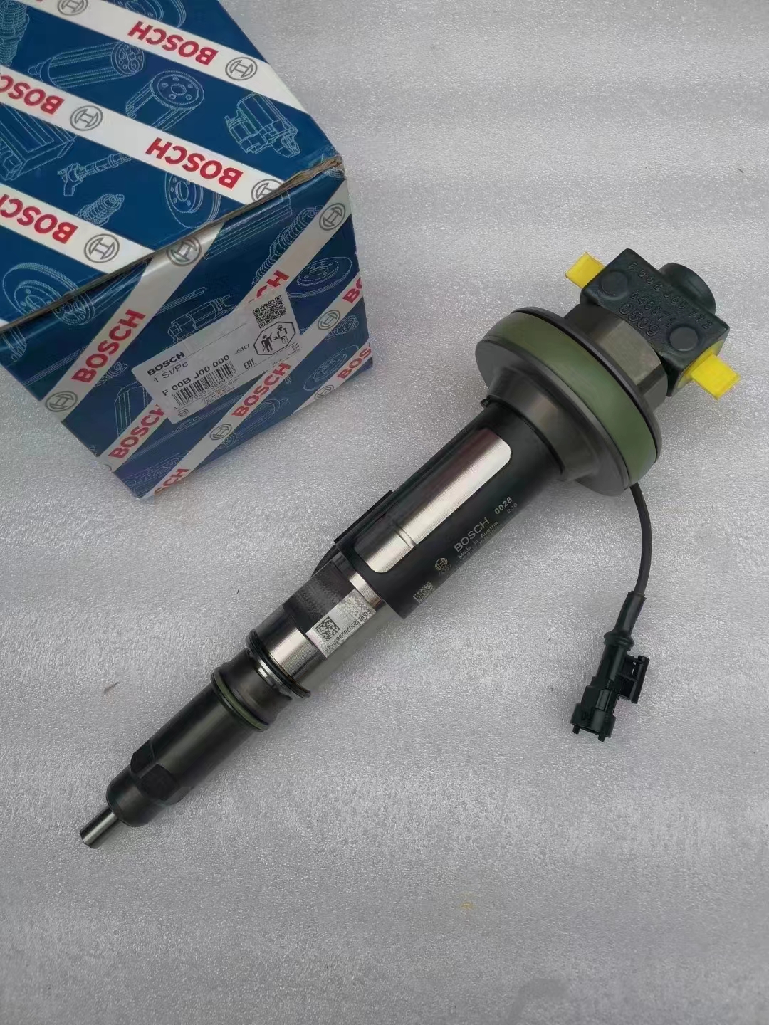 Fuel Injector 2867147 2882077 (Bosch F00BJ00000) for Cummins QSK19 QSK38 QSK50 Engine