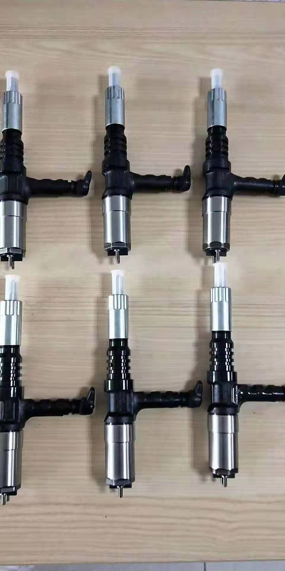 Fuel Injector Assembly 6218-11-3101 095000-0562 for Komatsu Excavator PC600-8, PC650-8 with SA6D140E-3 Engine
