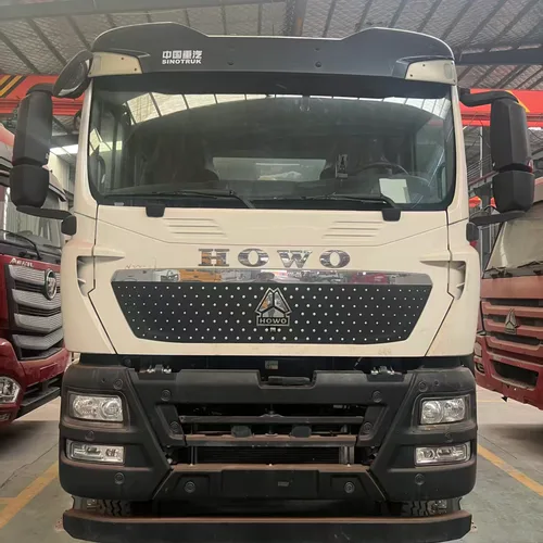 中国重汽出口8×4电池驱动自卸车，支持快速充电和电池更换