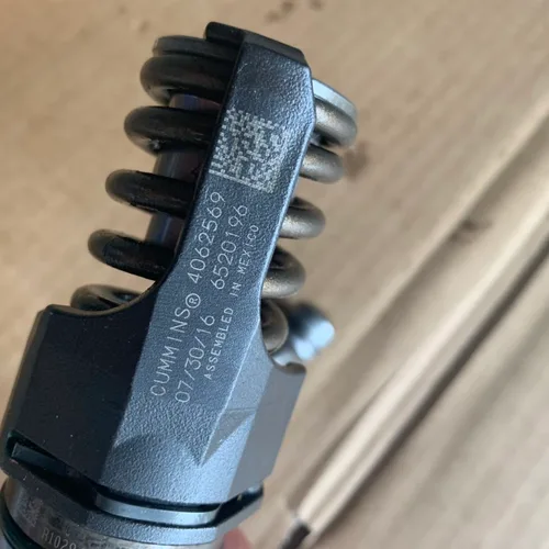 Fuel Injector 4062569 (Interchangeable with 4928260) for Cummins QSX15 / ISX15 Engines