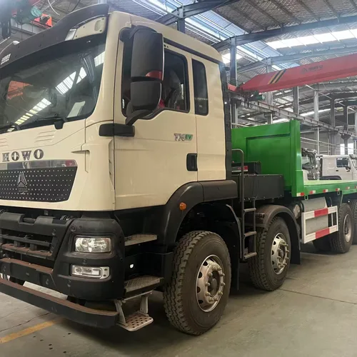 中国重汽出口8×4电池驱动自卸车，支持快速充电和电池更换
