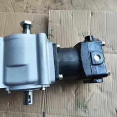 适用于小松 WA470-1 / WA450-1 轮式装载机、SA6D125 / S6D125-1 柴油发动机的 6151-81-3112 型空气压缩机，单缸空气制动压缩机。
