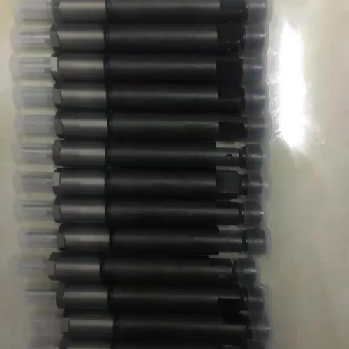 适用于小松PC60-7挖掘机4D95LE发动机的燃油喷射器总成6204-11-3100