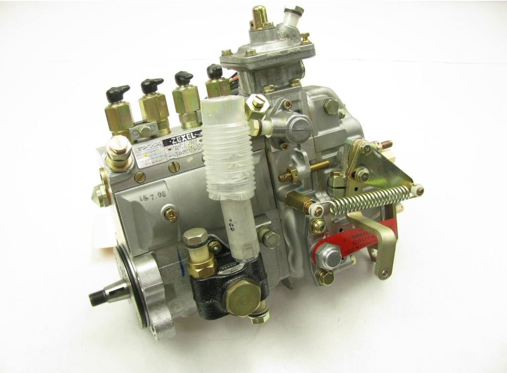 适用于小松PC200-5 PC220-5 S6D95L-1发动机的喷油泵6732-71-1141