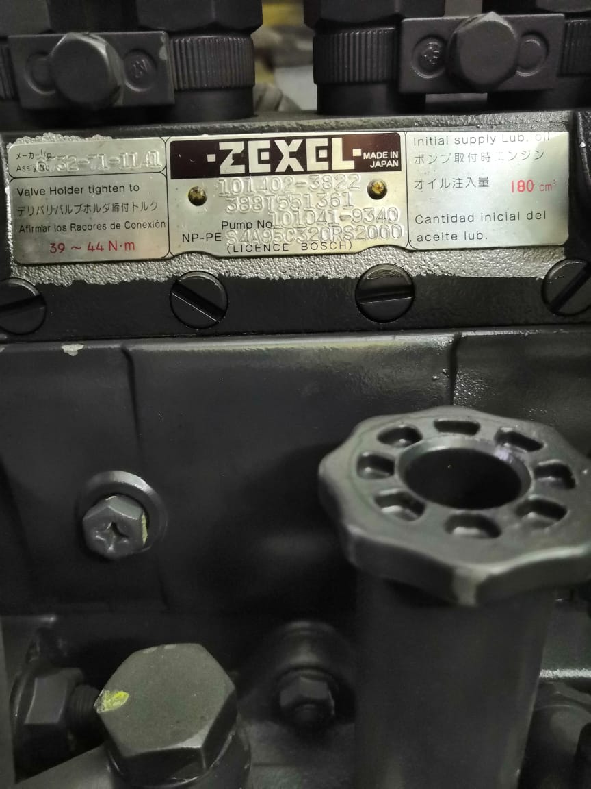 适用于小松PC200-5 PC220-5 S6D95L-1发动机的喷油泵6732-71-1141