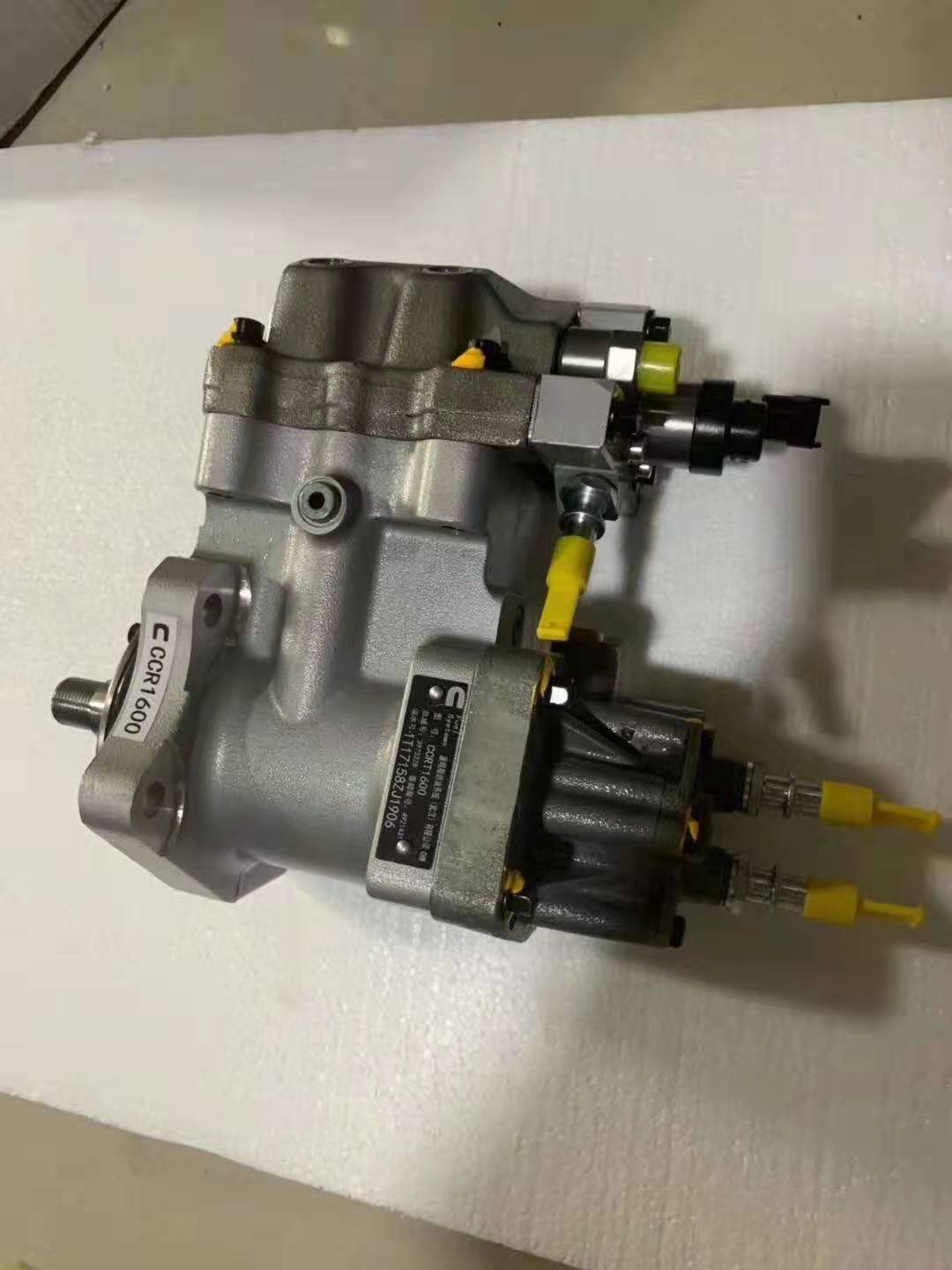 适用于小松PC360-8、PC300-8、PC350-8发动机的燃油喷射泵6745-71-1170，发动机型号为SAA6D114E-3