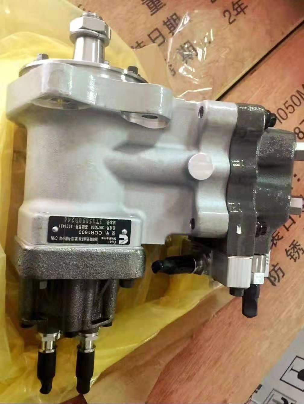 适用于小松PC360-8、PC300-8、PC350-8发动机的燃油喷射泵6745-71-1170，发动机型号为SAA6D114E-3