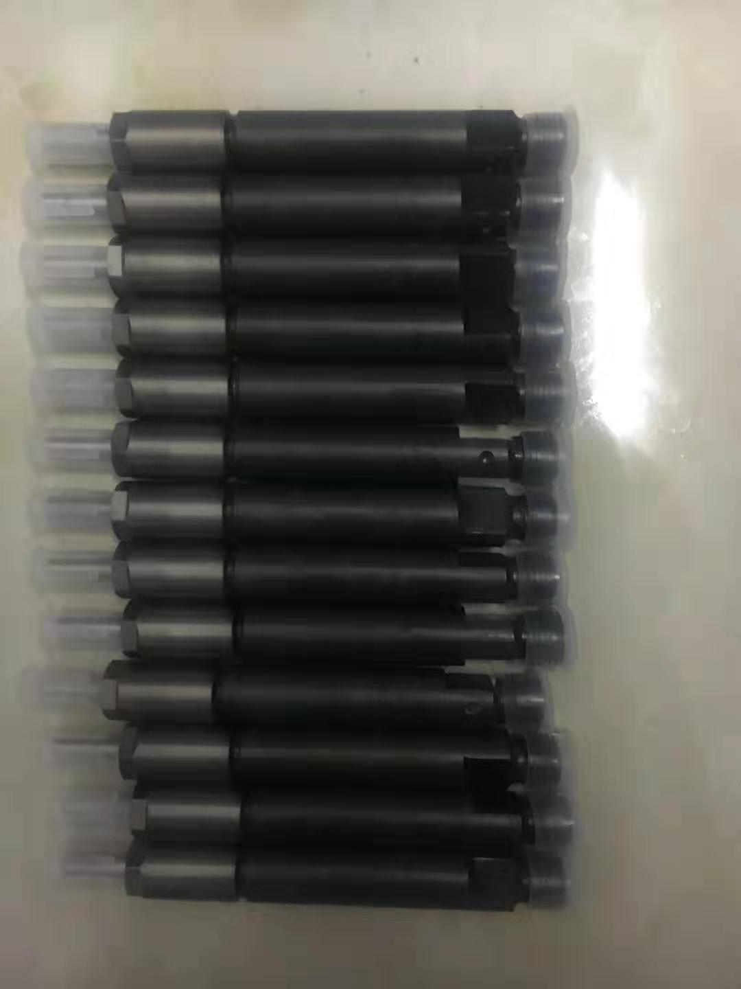 适用于小松PC60-7挖掘机4D95LE发动机的燃油喷射器总成6204-11-3100