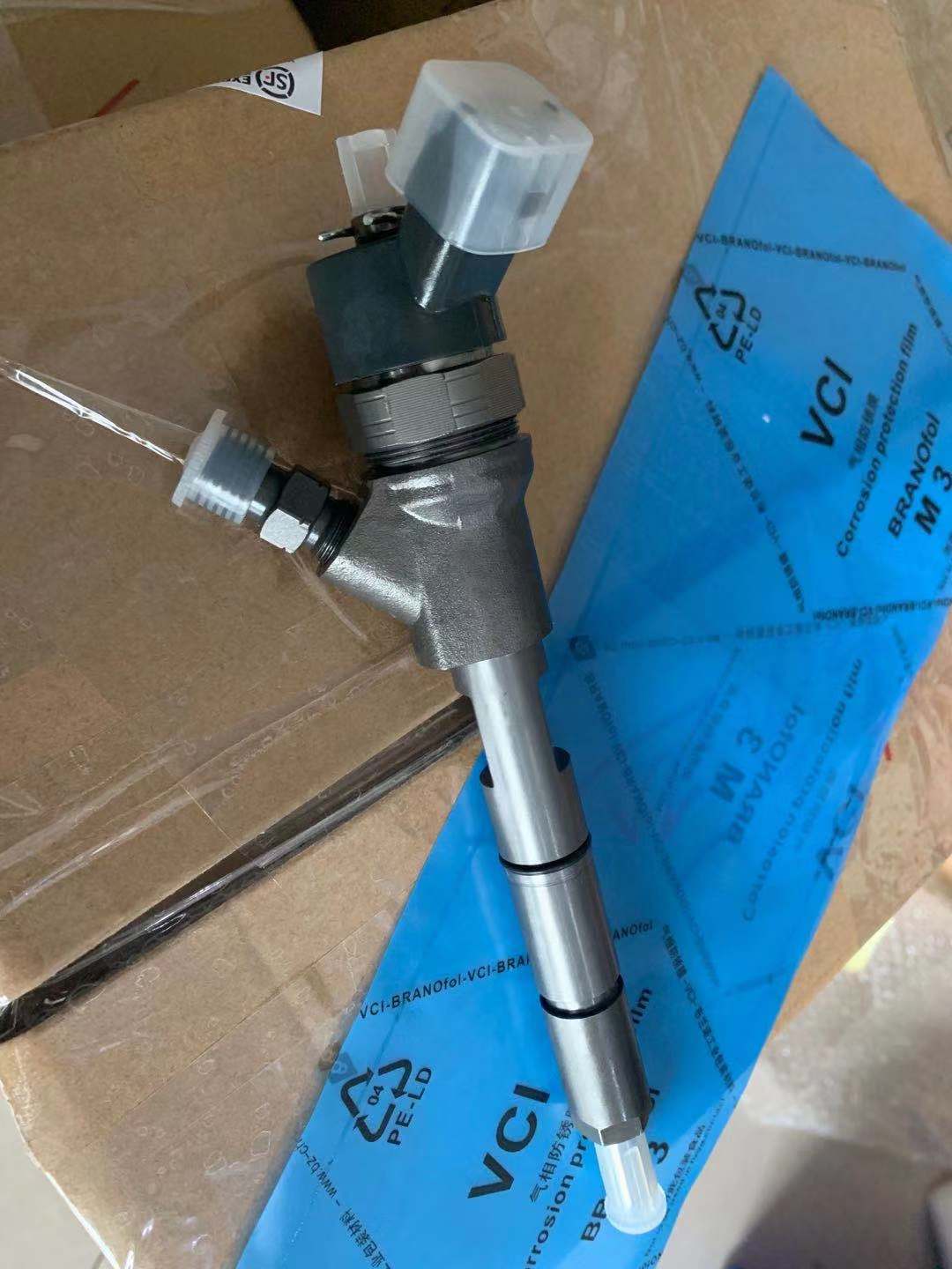适用于小松PC60-8电子喷射SAA4D95LE-5发动机的燃油喷射器6271-11-3100