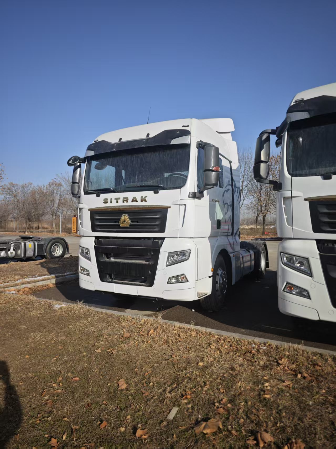 New Diesel SITRAK Logistics Tractor Truck 4X2 SINOTRUK Manual Transmission South America Central Asia 13L Engine 31-40T Load