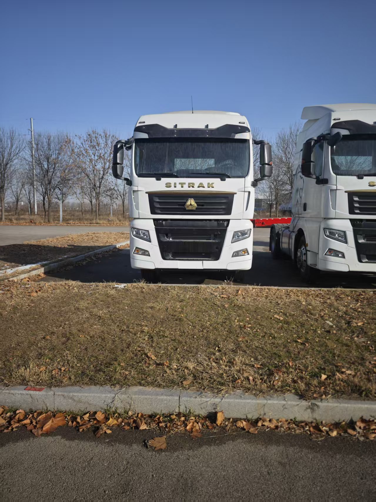 New Diesel SITRAK Logistics Tractor Truck 4X2 SINOTRUK Manual Transmission South America Central Asia 13L Engine 31-40T Load