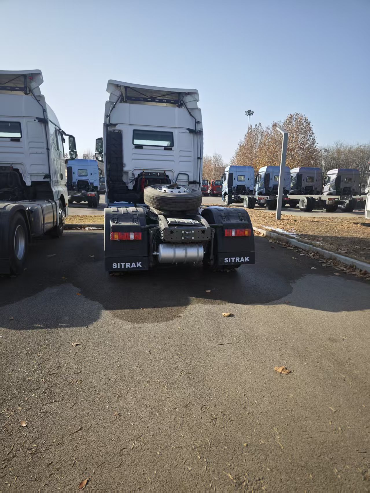 New Diesel SITRAK Logistics Tractor Truck 4X2 SINOTRUK Manual Transmission South America Central Asia 13L Engine 31-40T Load