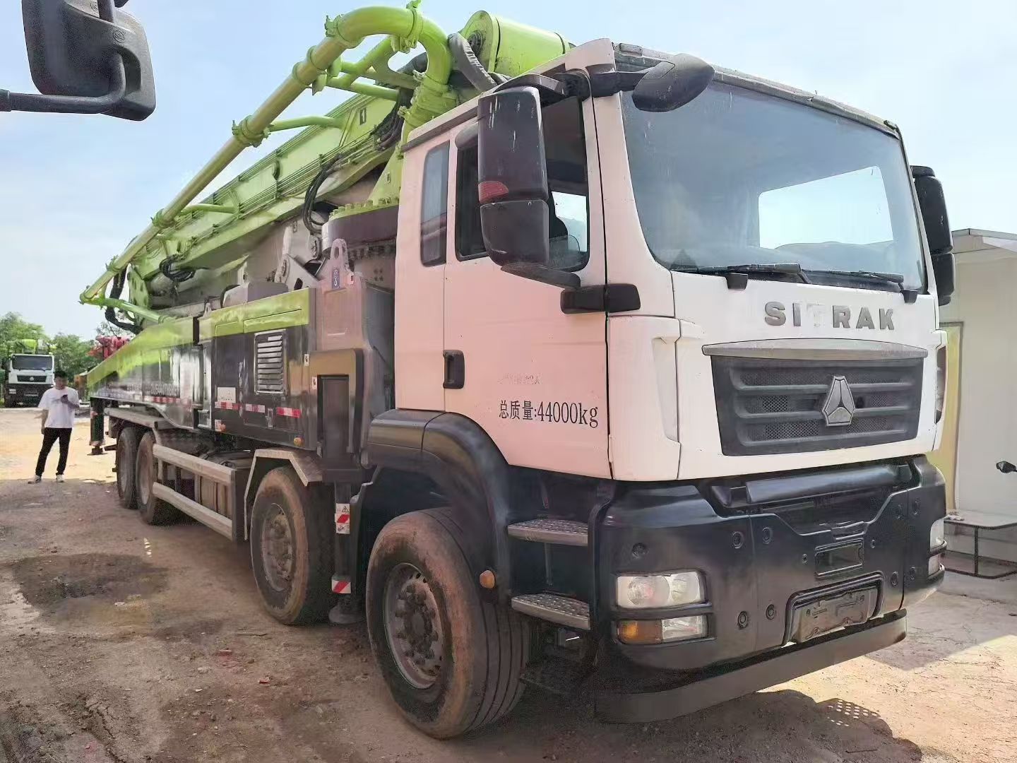 Zoomlion Sitrak 56-meter concrete pump truck made in 2020