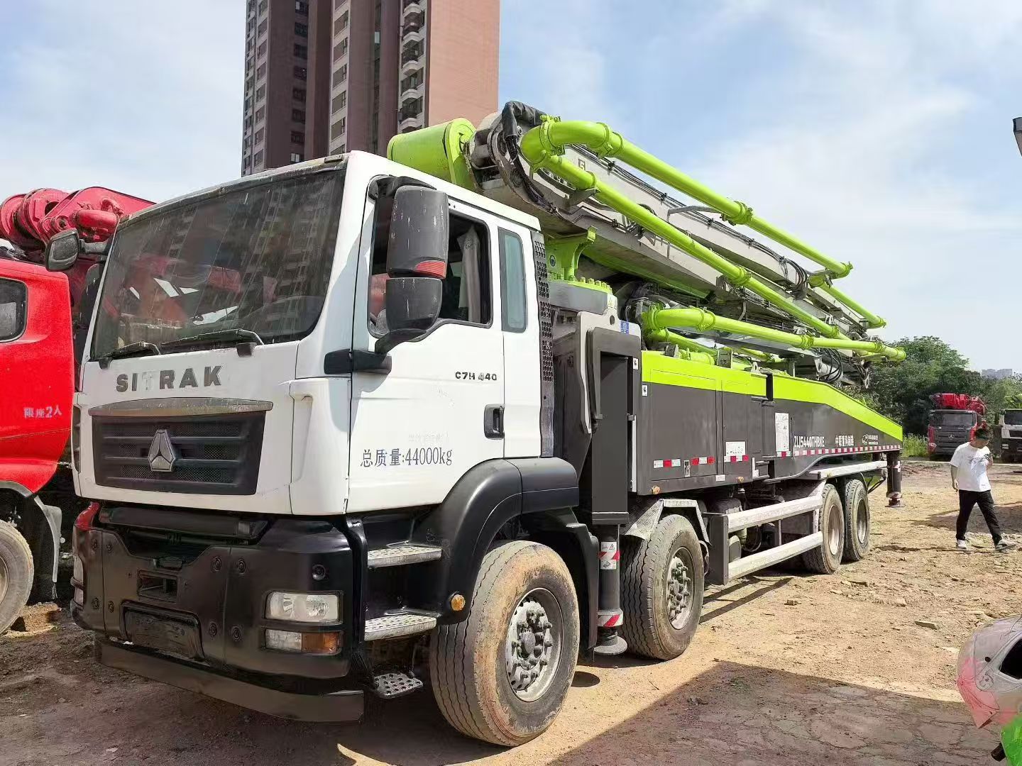 Zoomlion Sitrak 56-meter concrete pump truck made in 2020