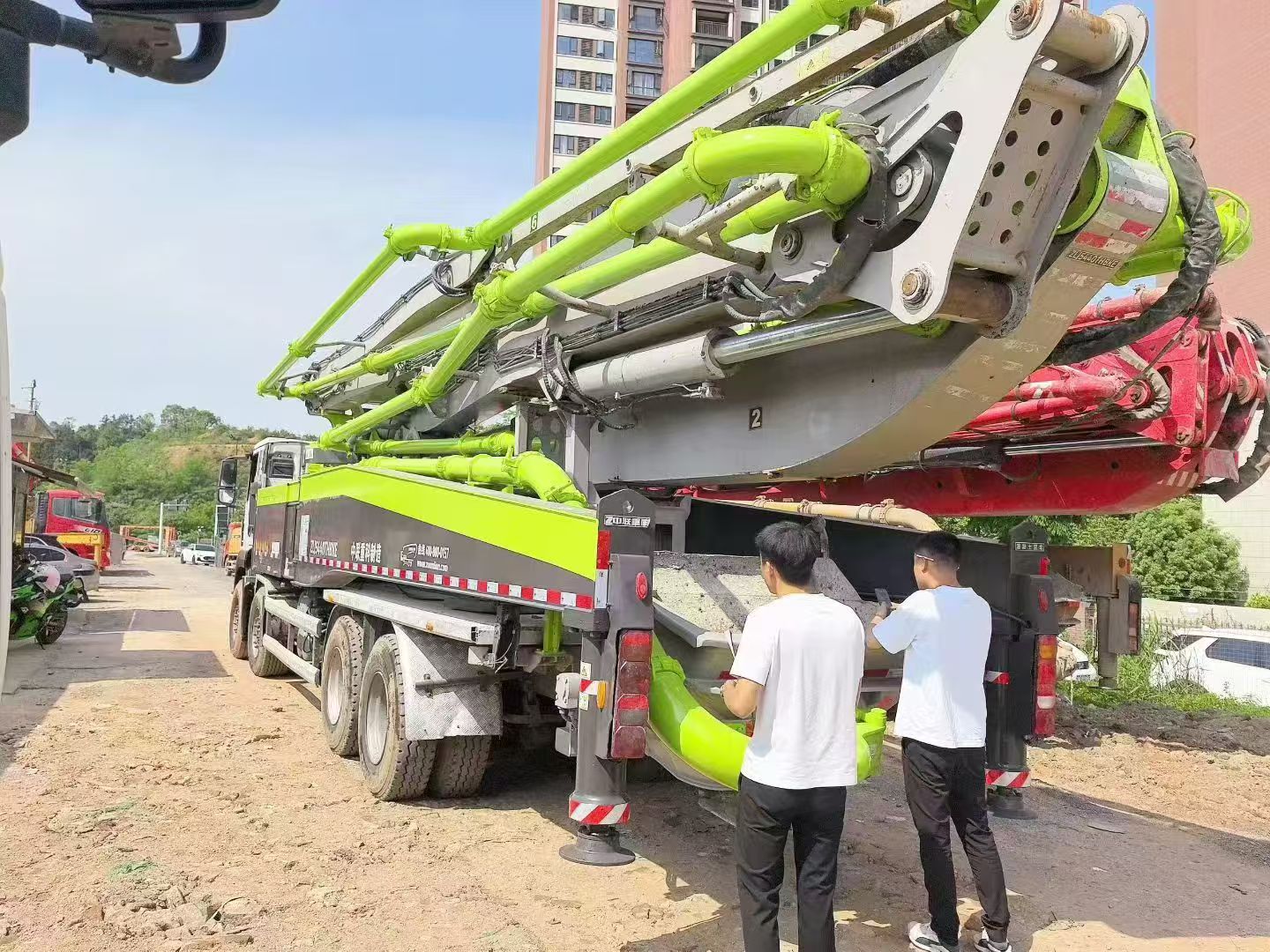 Zoomlion Sitrak 56-meter concrete pump truck made in 2020