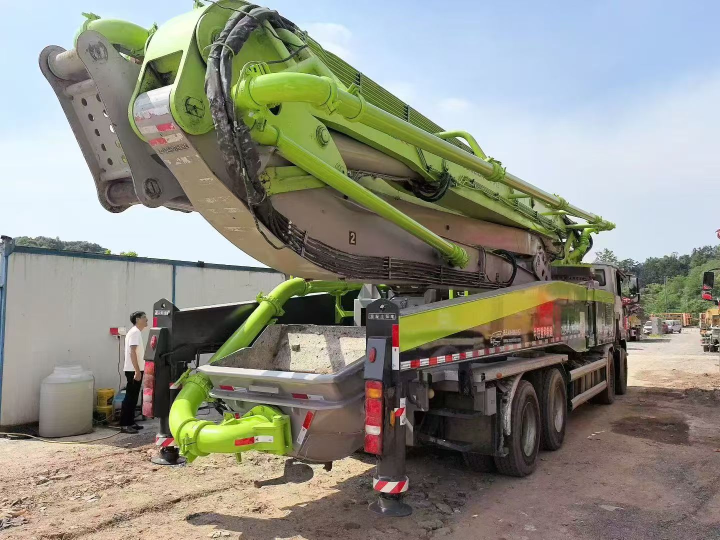 Zoomlion Sitrak 56-meter concrete pump truck made in 2020