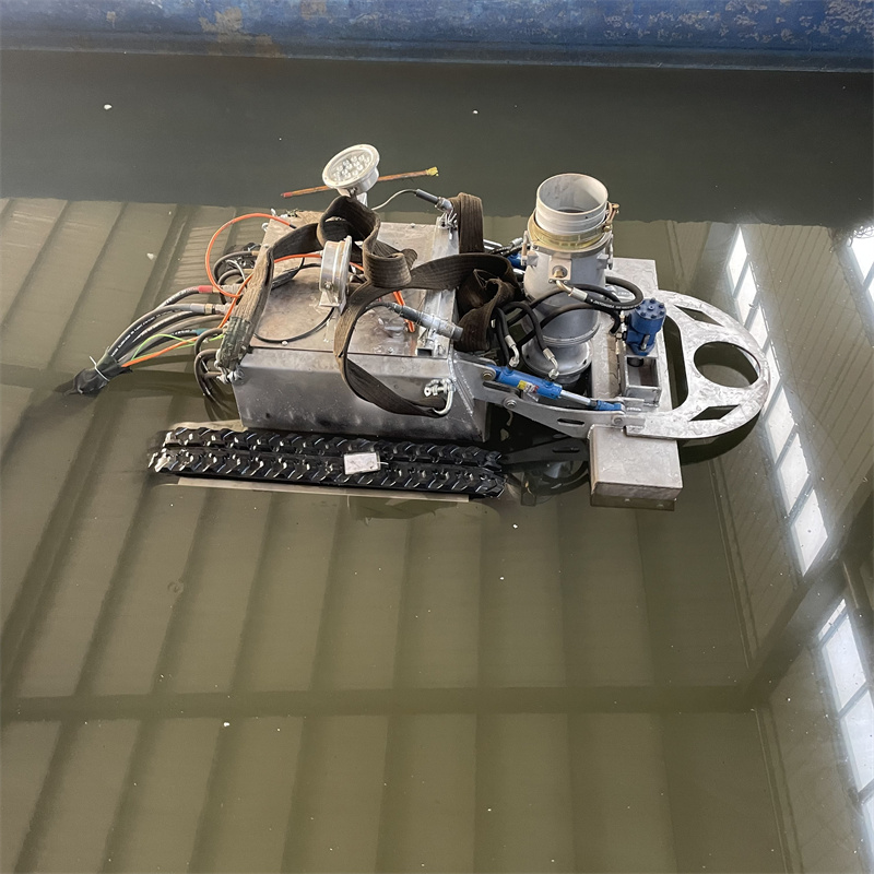 Robot de dragado submarino (a 50 m bajo el agua)