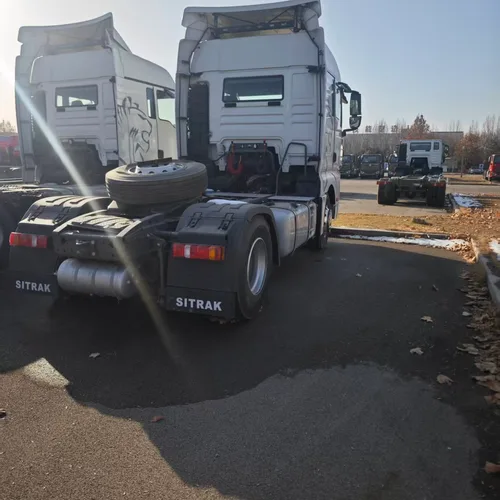 New Diesel SITRAK Logistics Tractor Truck 4X2 SINOTRUK Manual Transmission South America Central Asia 13L Engine 31-40T Load