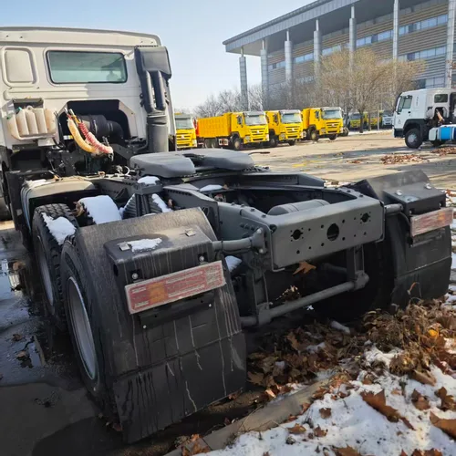 Sinotruck Howo 6x4 10-Wheel Heavy Truck 371hp Tractor Left-Hand Drive Euro 2 Diesel Rear Camera Second-Hand Used Truck for Sale
