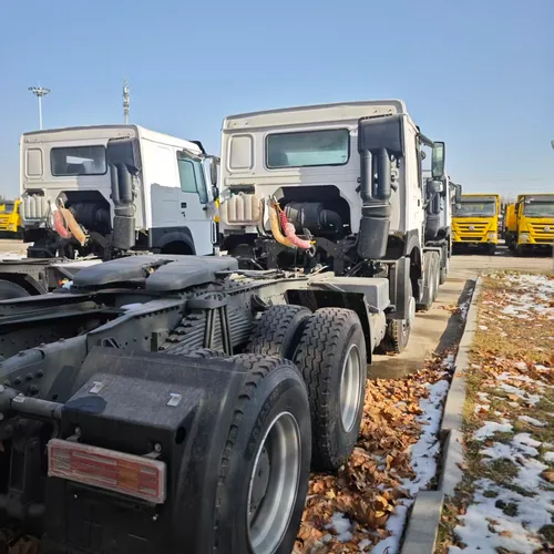 Sinotruck Howo 6x4 10-Wheel Heavy Truck 371hp Tractor Left-Hand Drive Euro 2 Diesel Rear Camera Second-Hand Used Truck for Sale