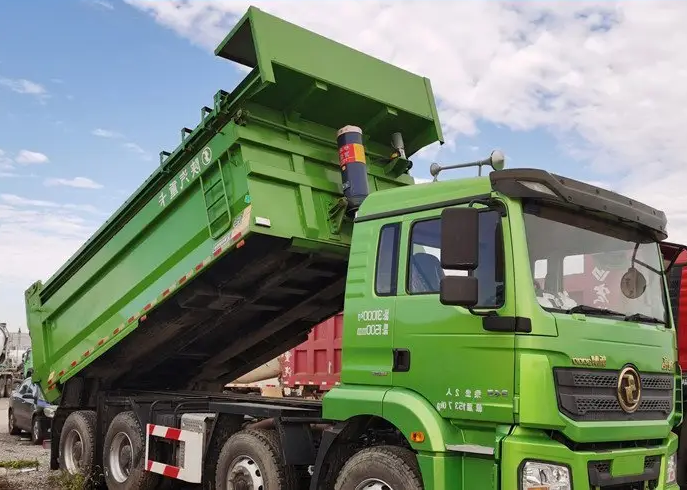 Camión volquete SHACMAN DELONG X3000 6×4 usado del 2021, caja de cambios de 12 velocidades, volquete para escoria minera, entrega en el puerto de Kashgar.