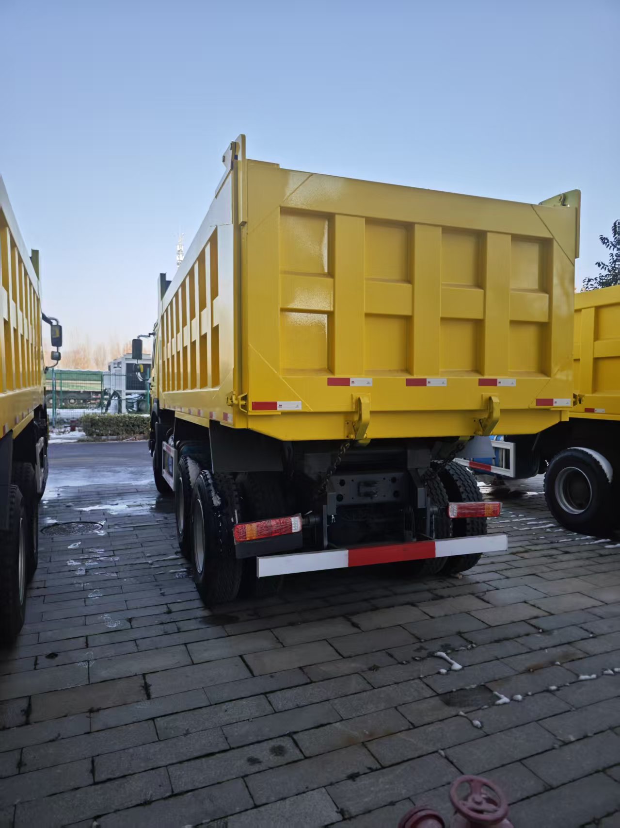 Sinotruck Used HOWO 6x4 Diesel Dump Truck Euro 3 Left Steering Heavy Truck for Sale
