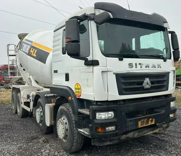 Camión hormigonera usado SITRAK/HOWO/SHACMAN 2022, 10-22 m³, motor Weichai/Sinotruk, 25000~26000 USD, entregado en el puerto de Kashgar.