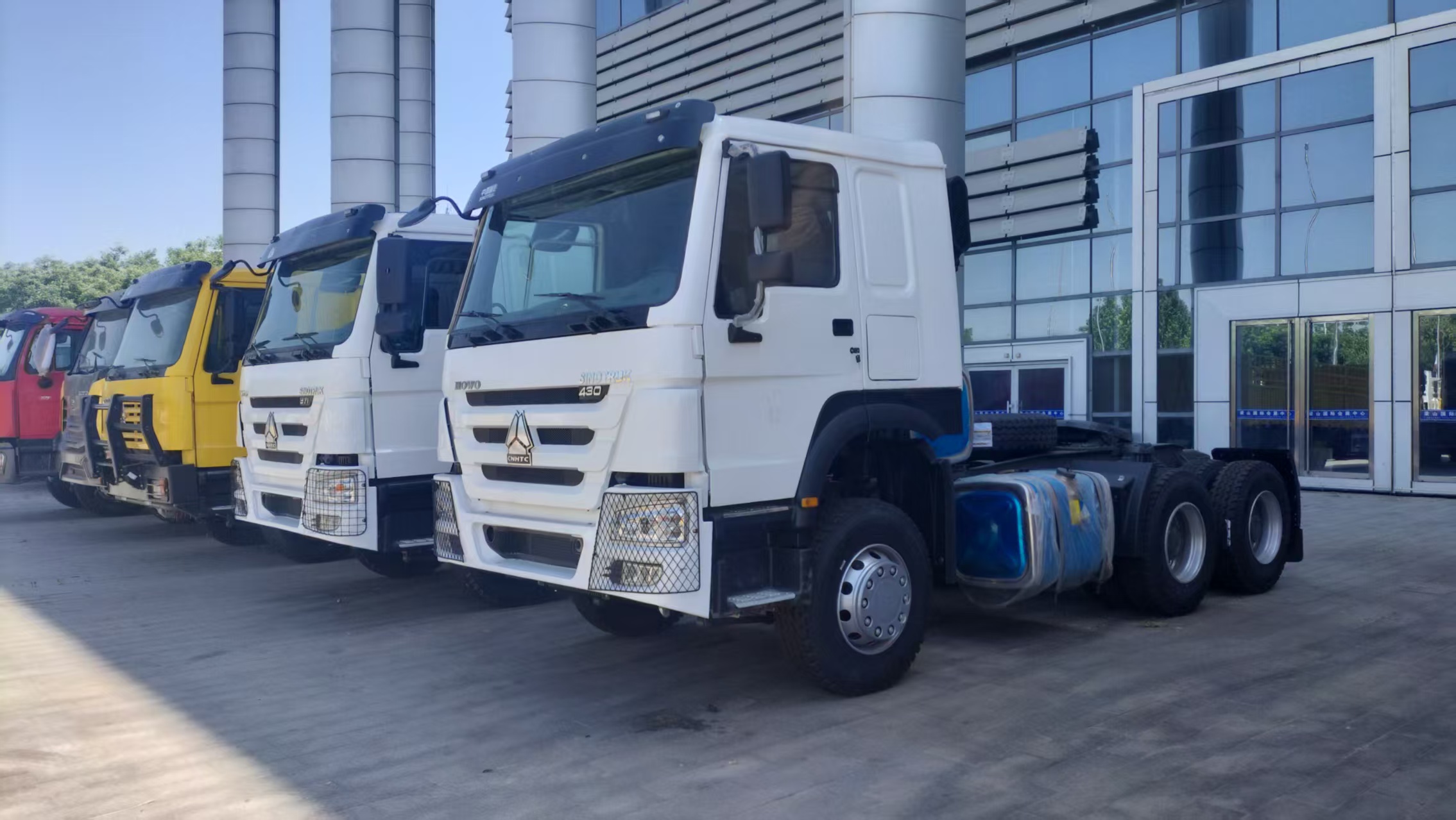 Cabeza tractora HOWO 6×4 de 371/430 ​​CV, camión de remolque de carga pesada para transporte de minas y semirremolques.