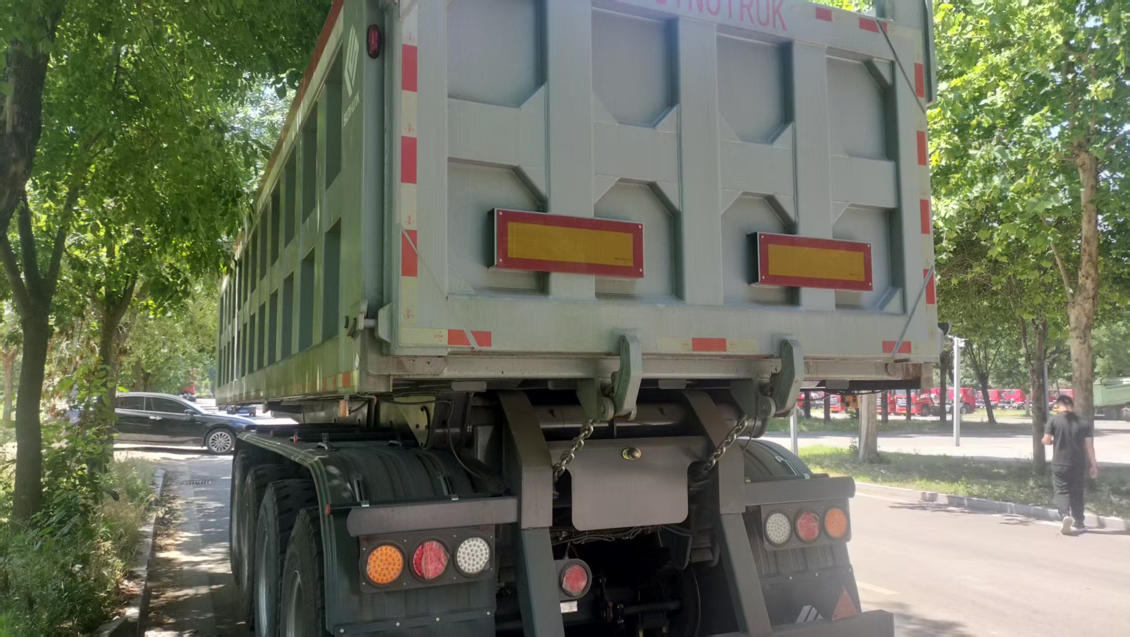 Semirremolque basculante trasero de cuatro ejes, semirremolque basculante de servicio pesado para estiércol y piedra de mina.