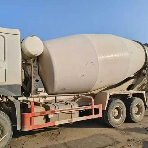 Camión hormigonera usado SITRAK/HOWO/SHACMAN 2022, 10-22 m³, motor Weichai/Sinotruk, 25000~26000 USD, entregado en el puerto de Kashgar.