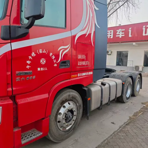 Cabeza tractora Dongfeng Tianlong KX 600HP 6X4 2025: Tractora Euro-VI con cabina dormitorio, camión de larga distancia de 600 HP de bajo consumo de combustible.
