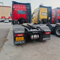 Cabeza tractora Dongfeng Tianlong KX 600HP 6X4 2025: Tractora Euro-VI con cabina dormitorio, camión de larga distancia de 600 HP de bajo consumo de combustible.