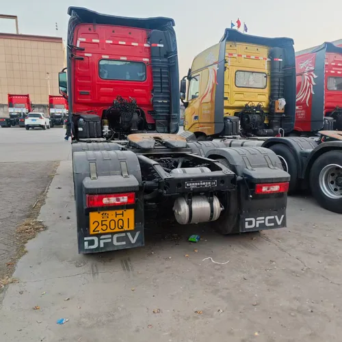 Cabeza tractora Dongfeng Tianlong KX 600HP 6X4 2025: Tractora Euro-VI con cabina dormitorio, camión de larga distancia de 600 HP de bajo consumo de combustible.