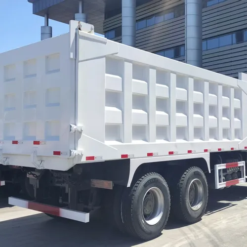 Camión volquete HOWO 6×4 de 380 CV para trabajo pesado, ideal para arena de minería y escombros de construcción.