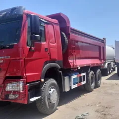 Camión volquete HOWO 6×4 de 380 CV para trabajo pesado, ideal para arena de minería y escombros de construcción.