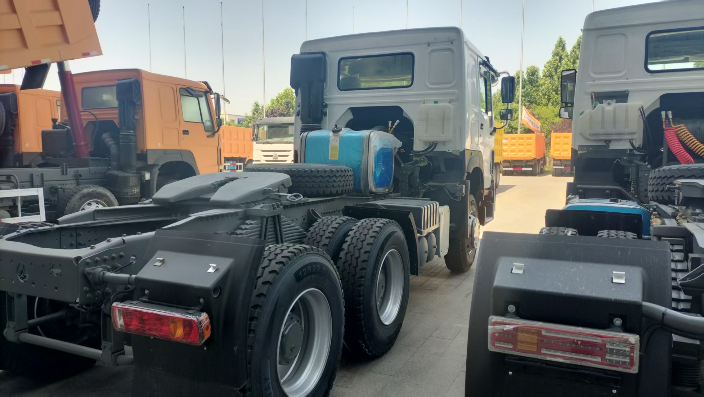 Cabeza tractora HOWO 6×4 de 371/430 ​​CV, camión de remolque de carga pesada para transporte de minas y semirremolques.