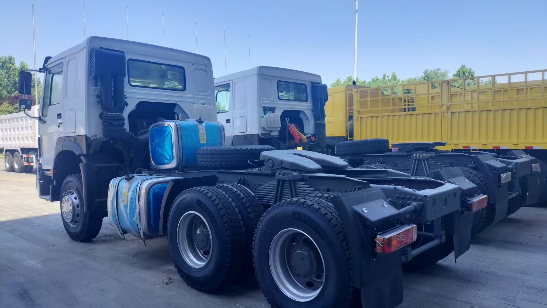 Cabeza tractora HOWO 6×4 de 371/430 ​​CV, camión de remolque de carga pesada para transporte de minas y semirremolques.