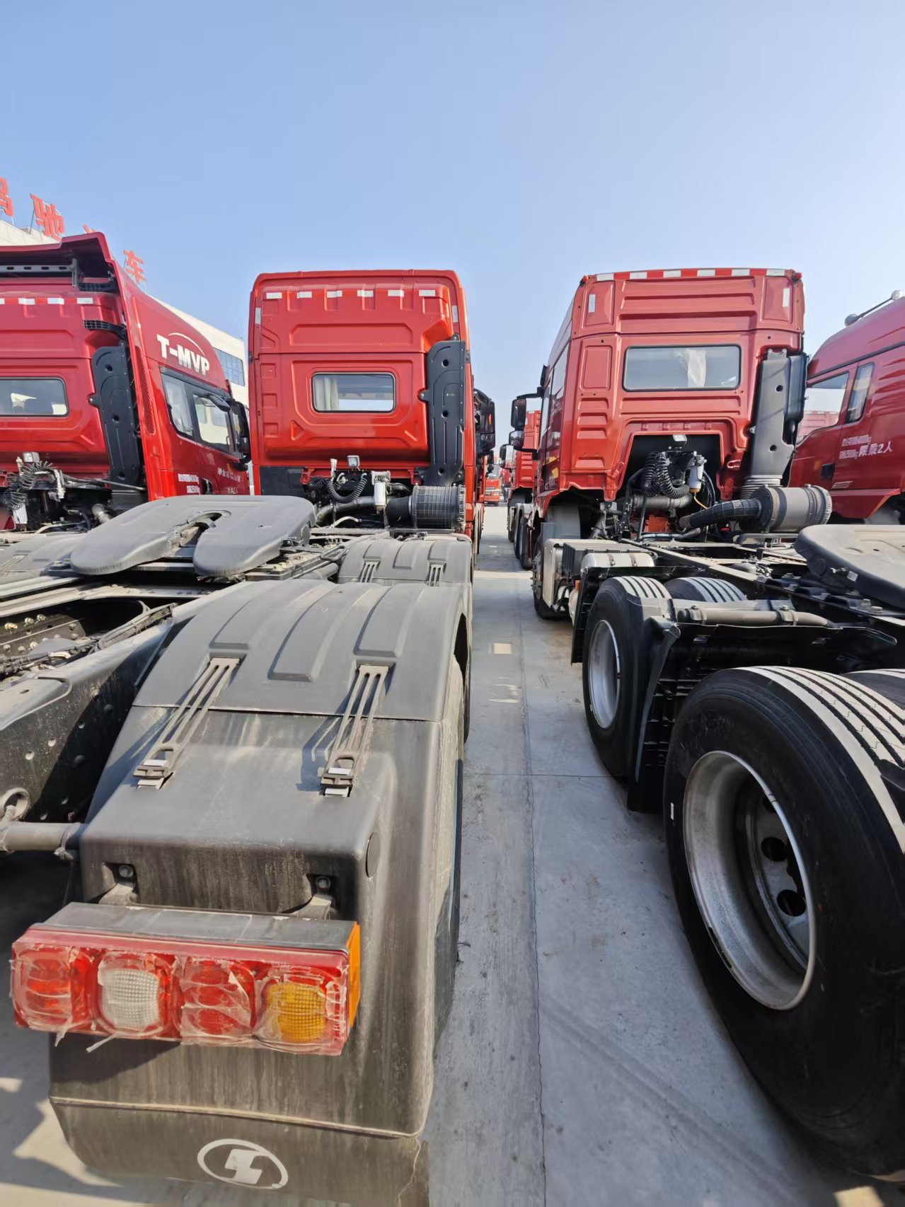 New Euro 6 Diesel SHACMAN X3000 Heavy Duty Truck with Air Suspension and Left Steering for Construction & Mining Transportation