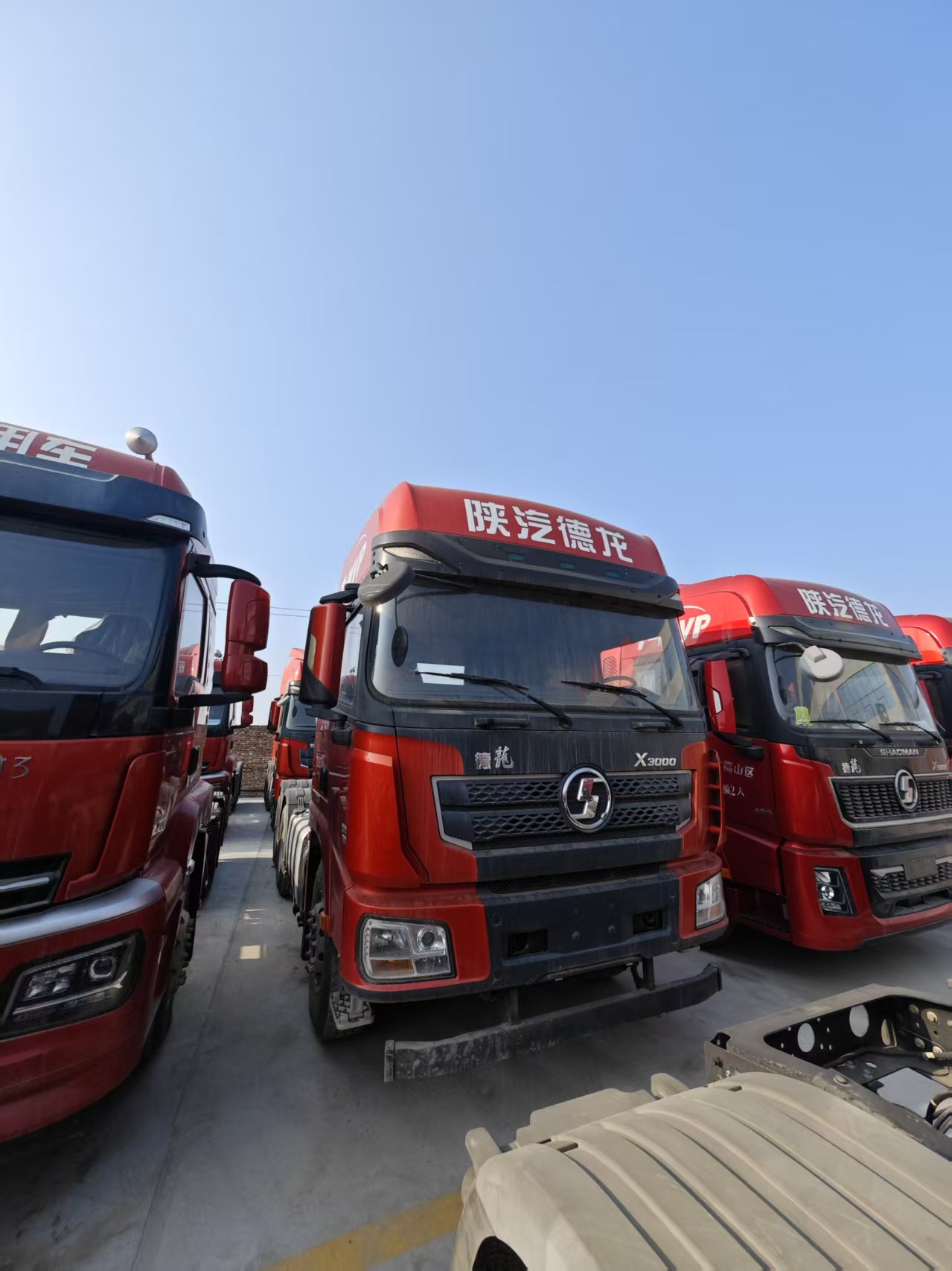 New Euro 6 Diesel SHACMAN X3000 Heavy Duty Truck with Air Suspension and Left Steering for Construction & Mining Transportation