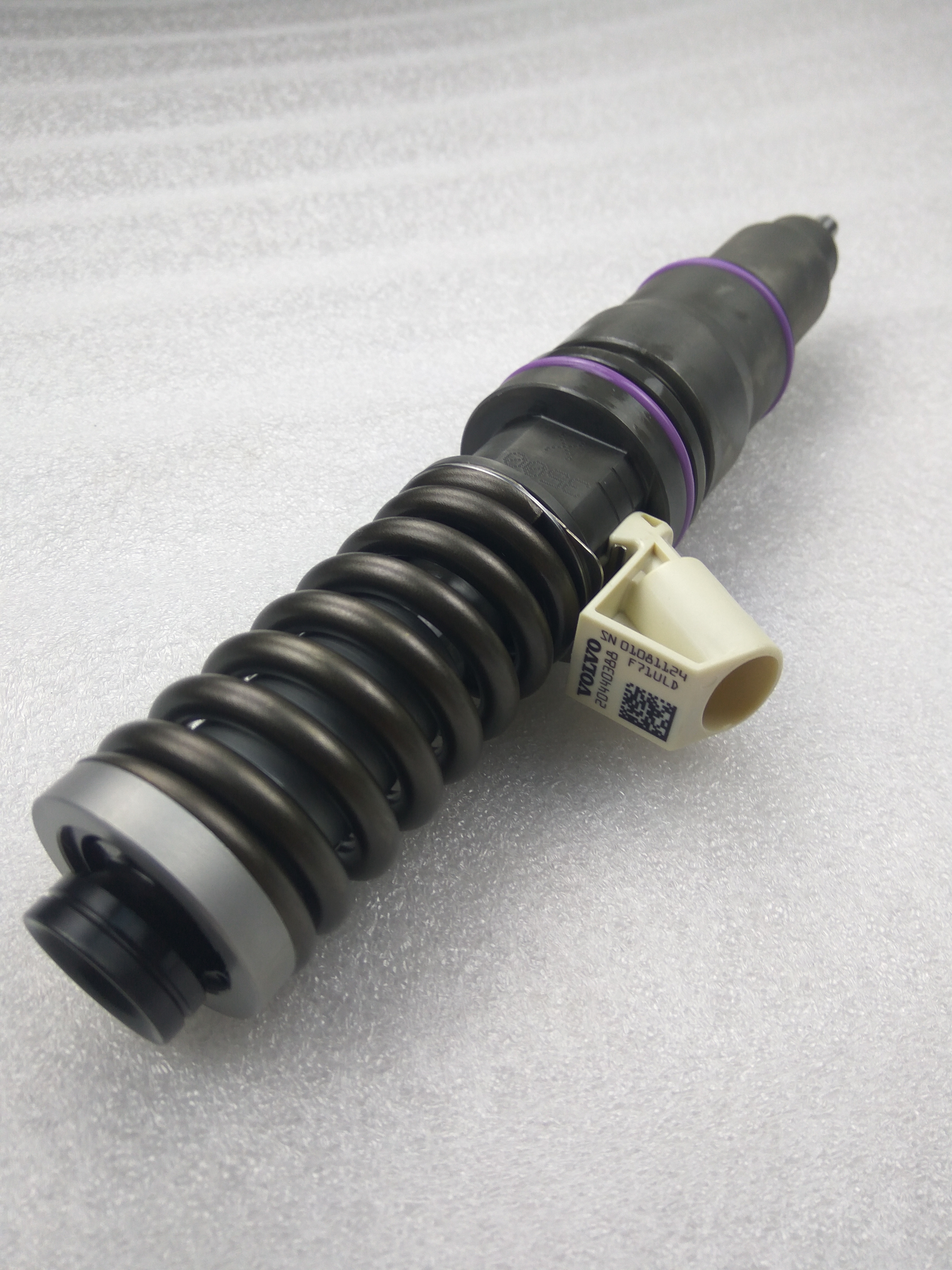 Volvo EUI Electronic Unit Injector P/N 20440388 / 3803654 / BEBE4C01001 for D12D D9A Engine, fits EC330B EC360B EC460B Excavator