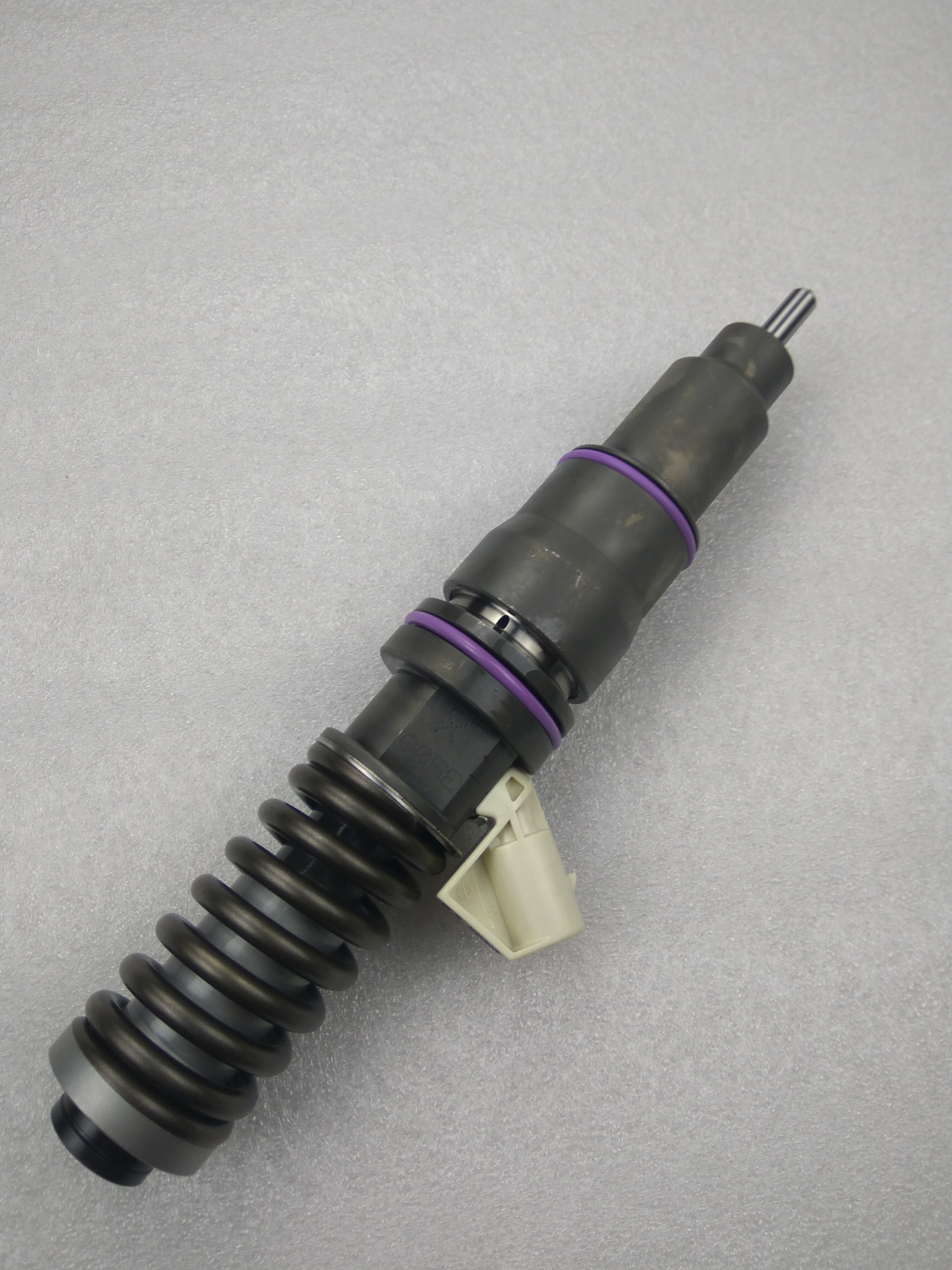 Volvo EUI Electronic Unit Injector P/N 20440388 / 3803654 / BEBE4C01001 for D12D D9A Engine, fits EC330B EC360B EC460B Excavator