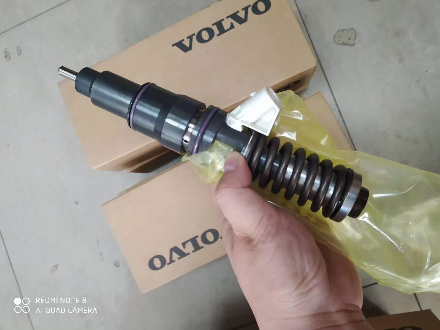 Volvo Electronic Unit Injector 8113941 OE 20430583 BEBE4C00101 for D12C D12D Engine EC360B EC460B Excavator FH12 Truck