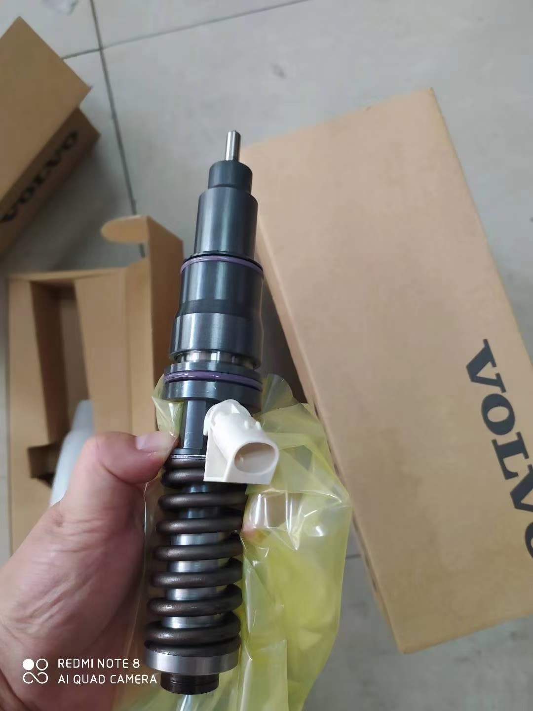 Volvo Electronic Unit Injector 8113941 OE 20430583 BEBE4C00101 for D12C D12D Engine EC360B EC460B Excavator FH12 Truck