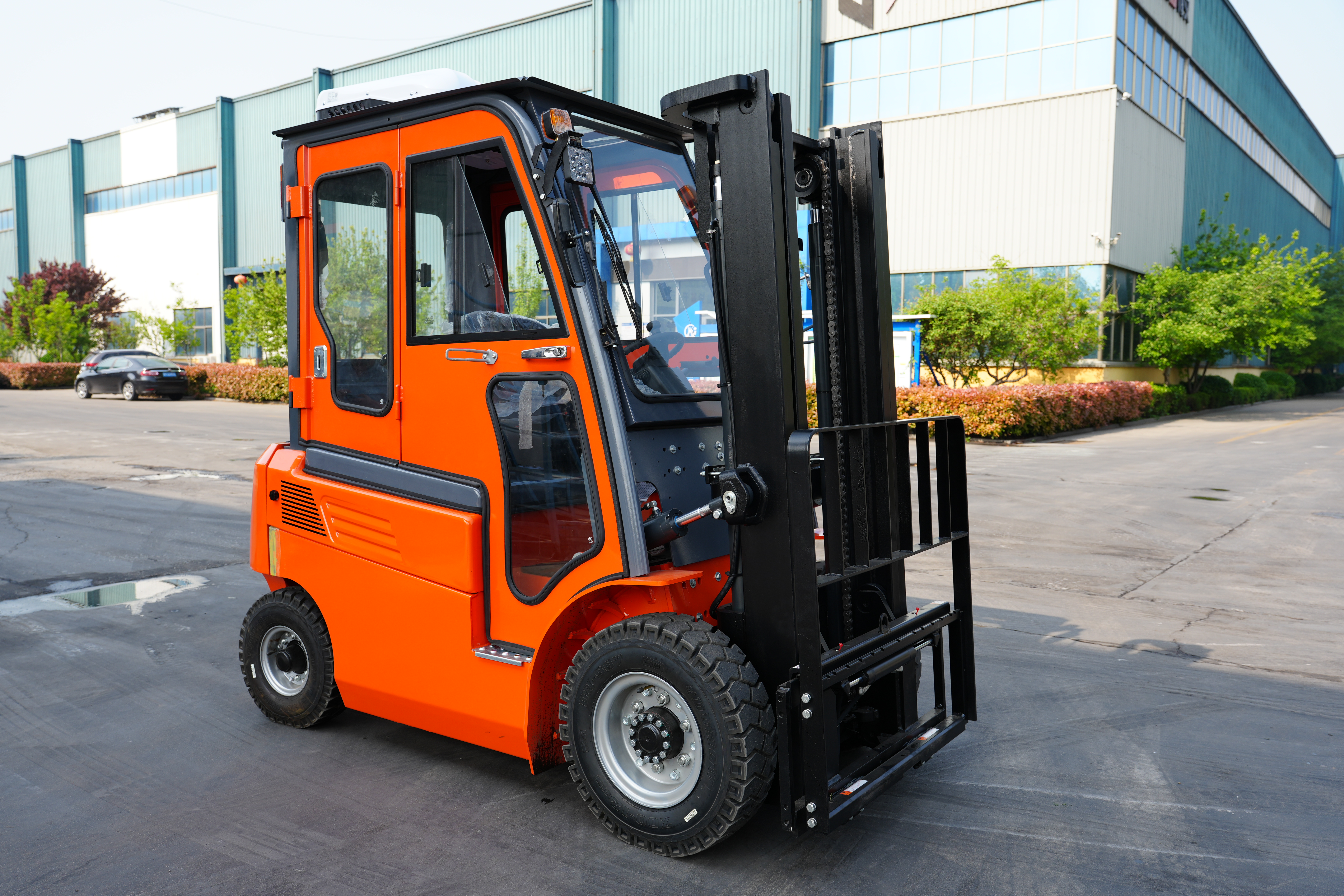 2-ton single-drive four-wheel electric forklift