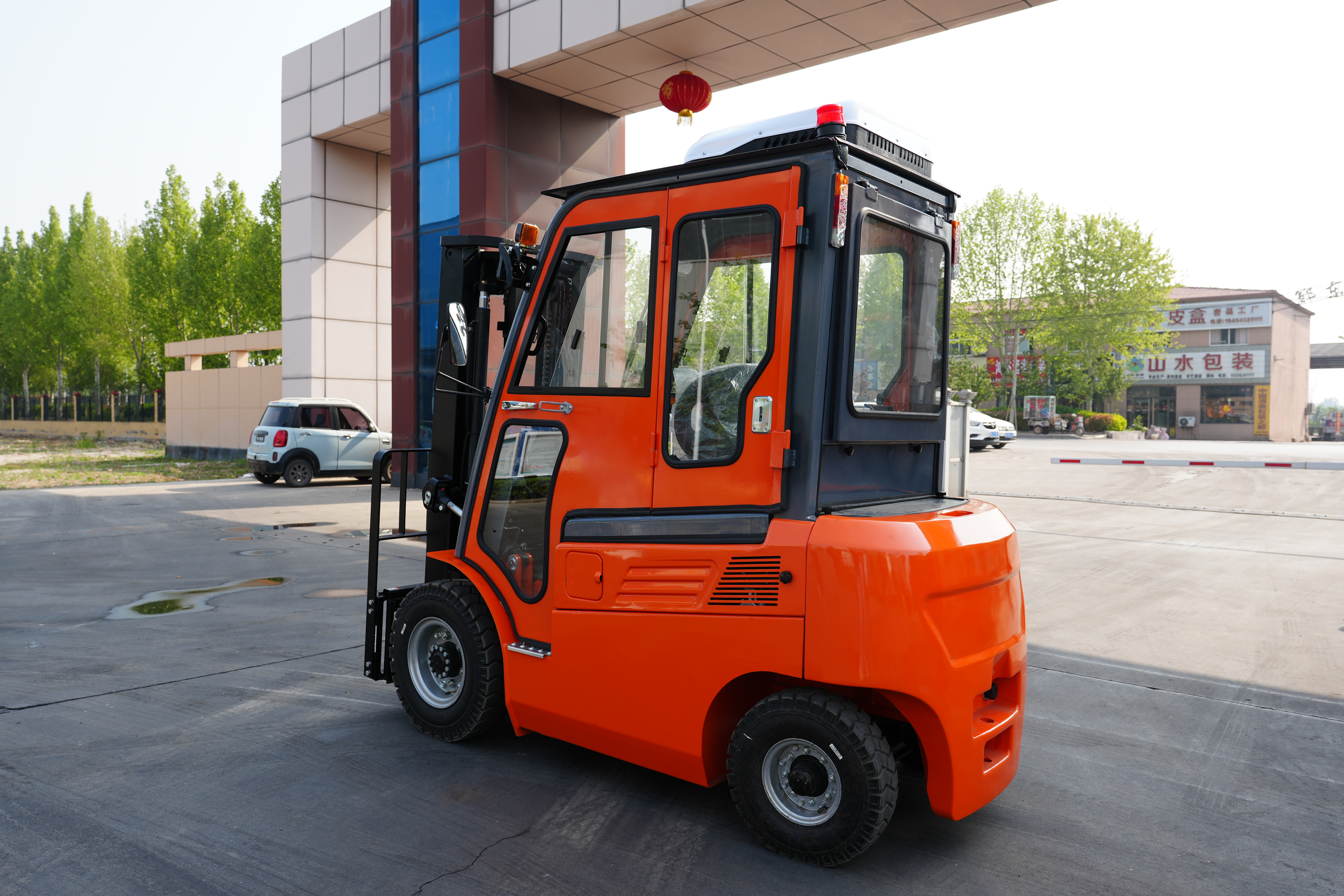 2-ton single-drive four-wheel electric forklift