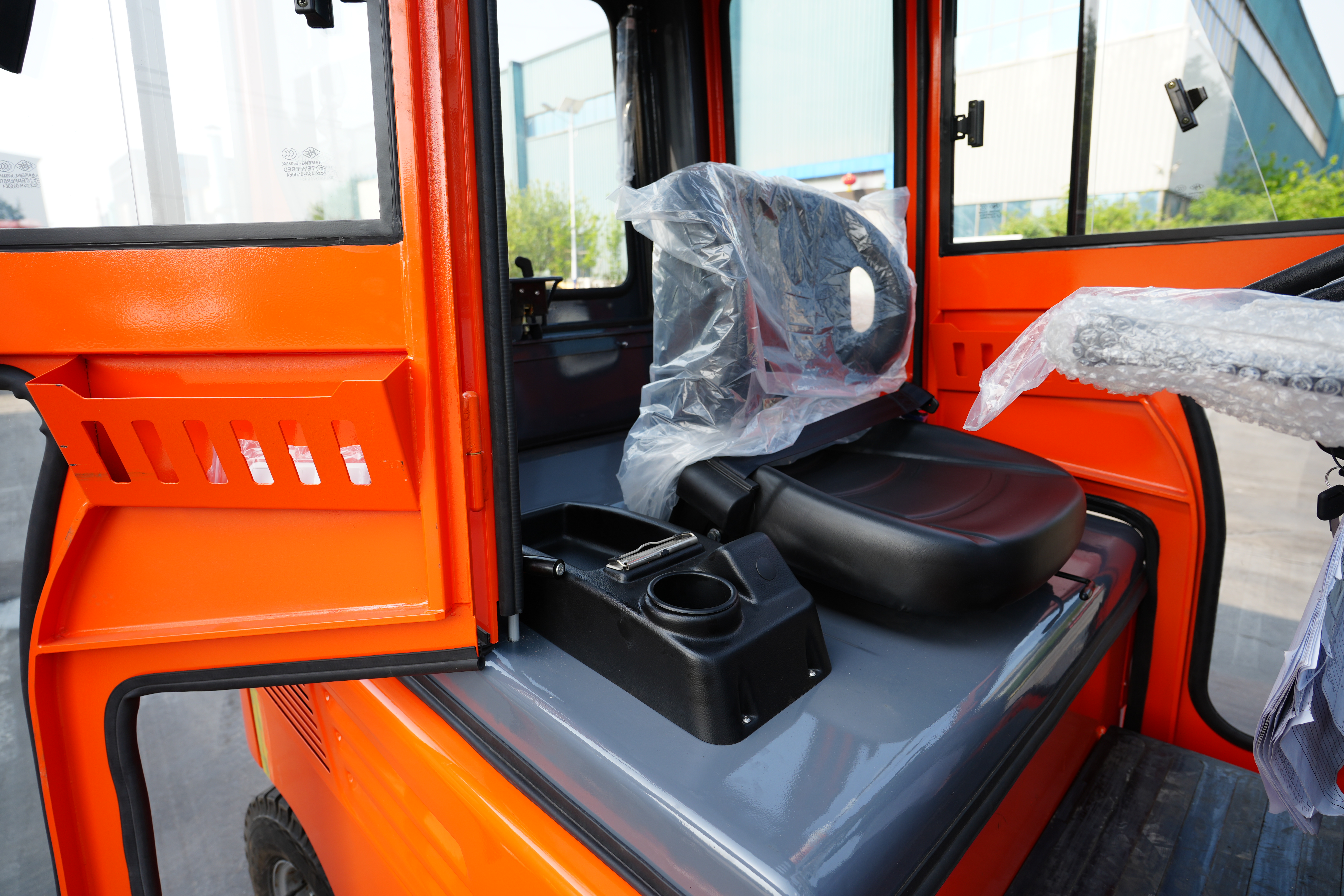 2-ton single-drive four-wheel electric forklift